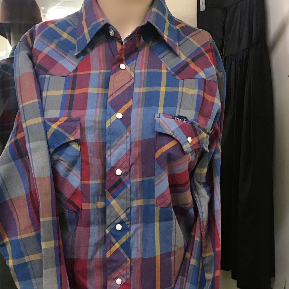 Great Wrangler pearl snap long sleeve shirt